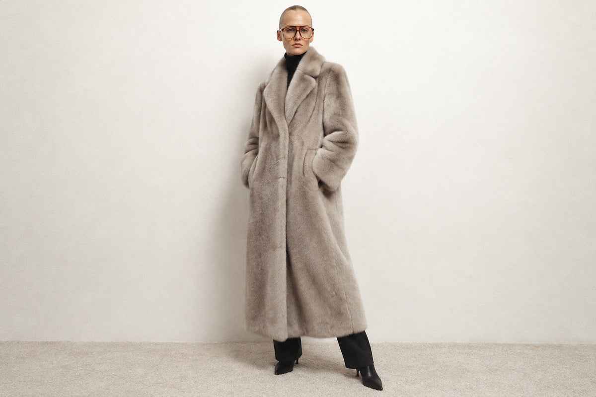 Manteau long en lapin Rex, poil ras et velouté — collection Lapin Rex FURSULTANA