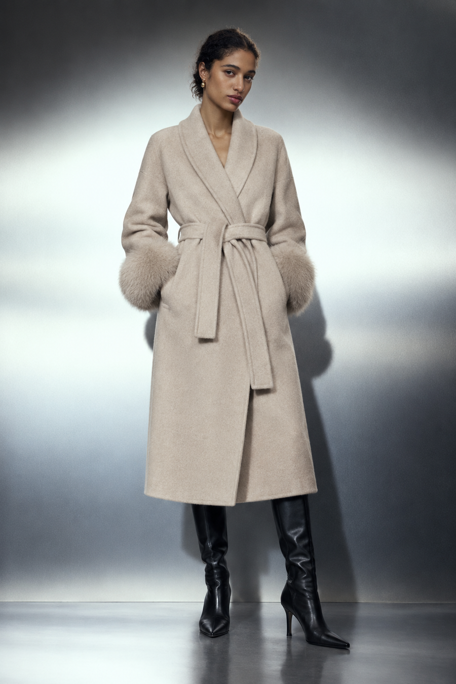 The Leya Coat Long porté, vue de face